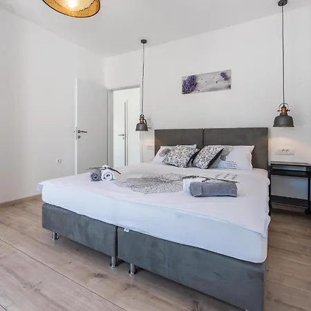 Holiday home Lovely In With Wifi Betina (Sibenik-Knin)