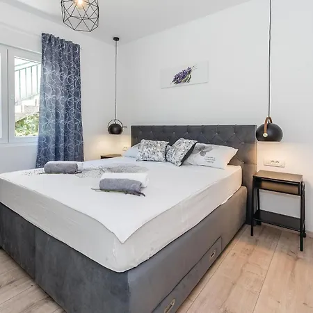 Vakantiehuis Luxurious In Betina (Sibenik-Knin)