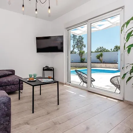 بيت للعطل Luxurious In *
