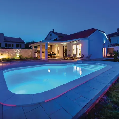 بيت للعطل Luxurious In *