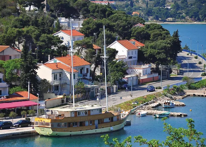 Gorgeous In * Betina (Sibenik-Knin)